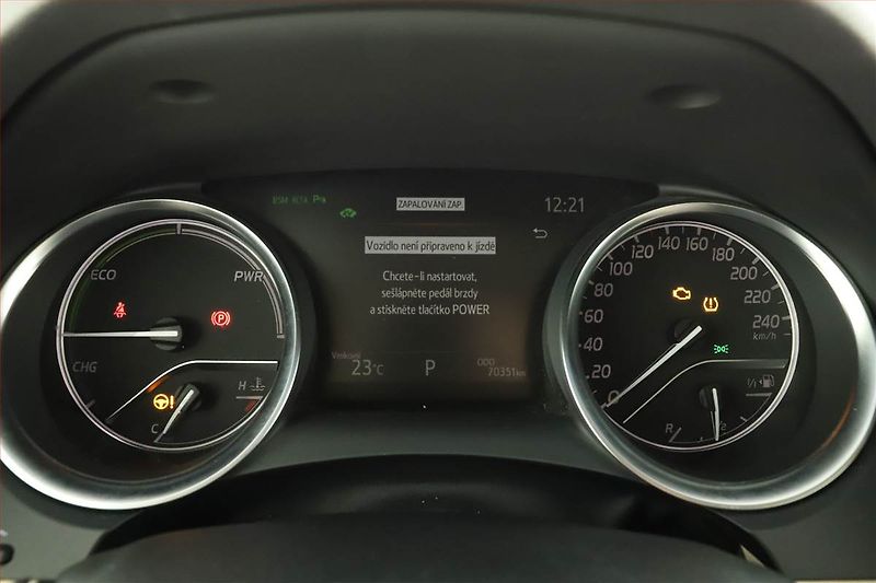 Toyota Camry (2020) 2.5 Hybrid - fotka 9 z 17