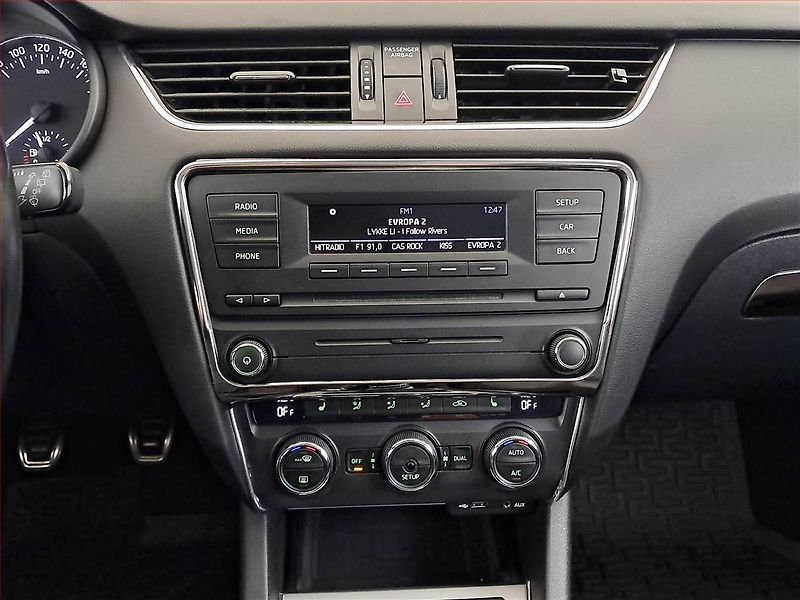 Škoda Octavia (2013) Ambition 1.6 TDI, Tempomat - fotka 12 z 18