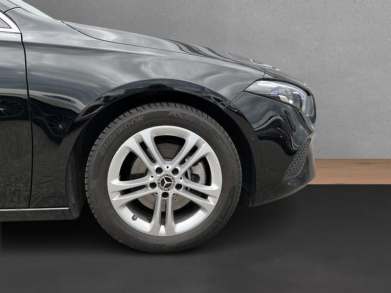 Mercedes-Benz Třídy A A-Třída 200 Progressive Line - fotka 9 z 21