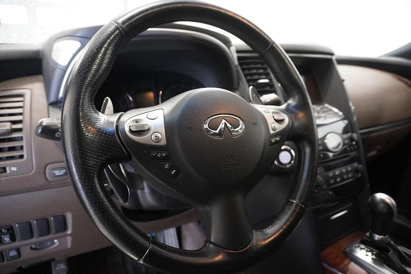 Infiniti FX50 5.0 V8 287 kW AWD AUTOMAT - fotka 13 z 24