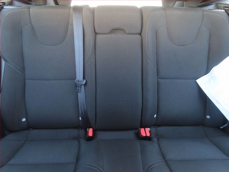 Volvo V40 (2016) 1.5 T2, Automat, Navi, Xenony - fotka 10 z 21
