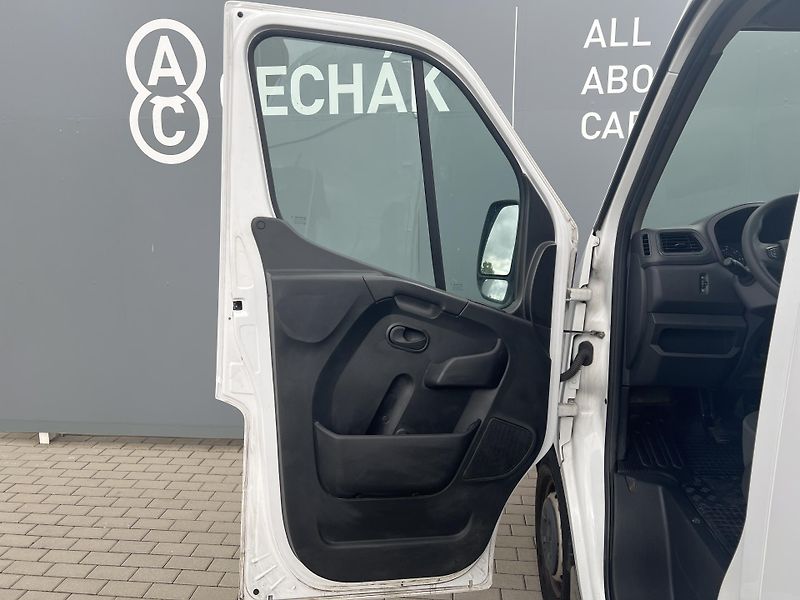 Opel Movano (2021) 2.3CDTi 100kW L2H2,AC - fotka 24 z 27