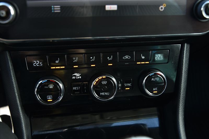 Škoda Superb 2.0TDi BIXENON KŮŽE ACC ČR - fotka 25 z 29