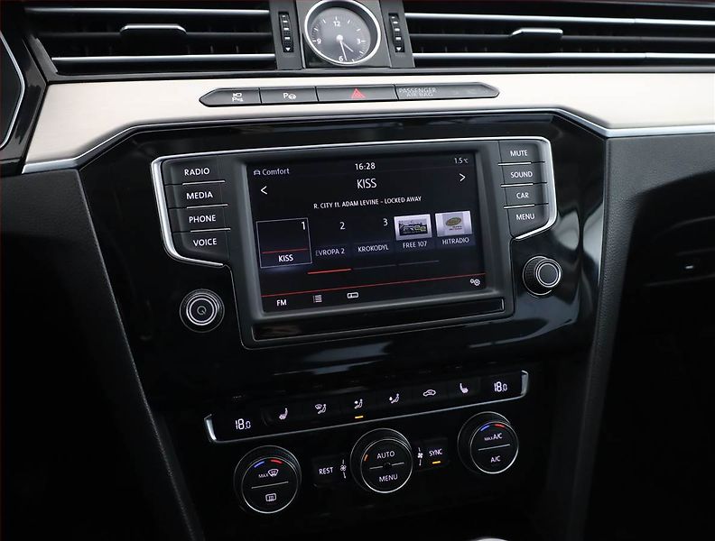 Volkswagen Passat (2016) Highline 2.0 TDI, Serv.kniha - fotka 10 z 21