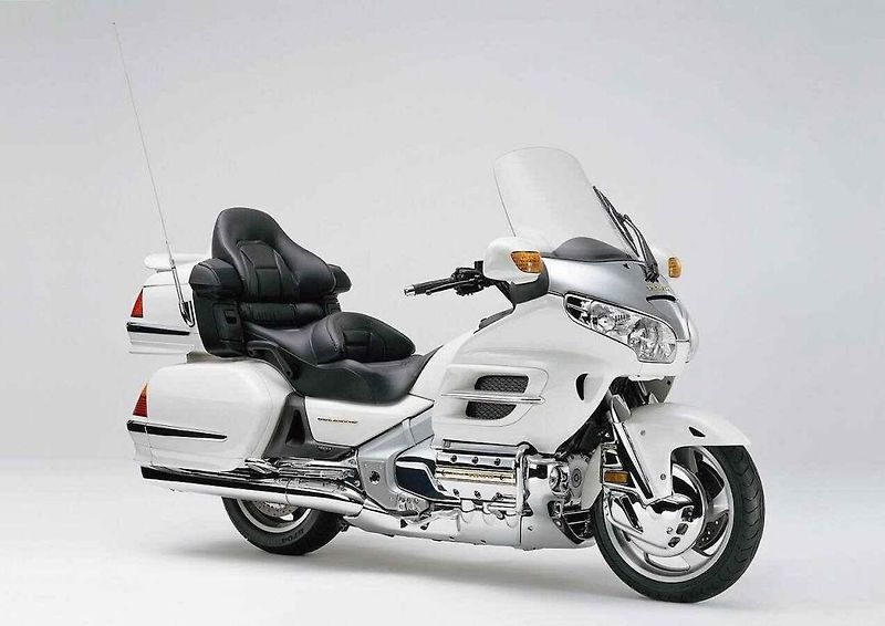 K 50. výročí modelu Gold Wing představila Honda speciální edici GL1800 Gold Wing Tour 50th Anniversary