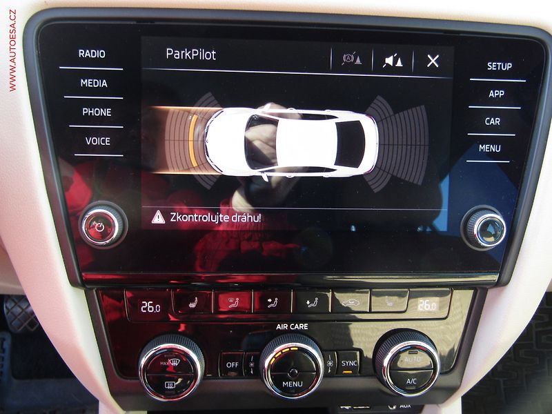 Škoda Octavia (2017) 2.0 TDi, ČR, Style, LED - fotka 15 z 18