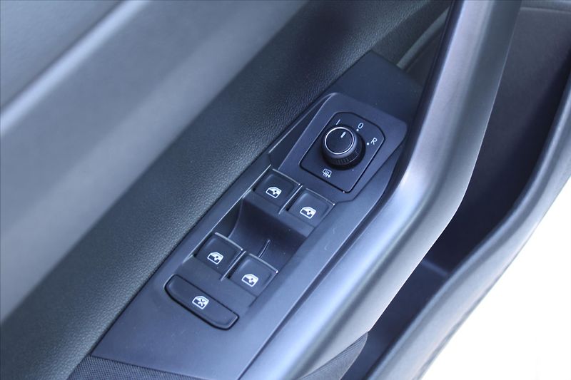 Volkswagen Polo 1.0TSI COMFORTLINE LED ČR - fotka 21 z 21