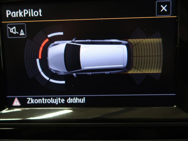 Volkswagen Golf 1,4 TSI 1.majitel - fotka 23 z 33