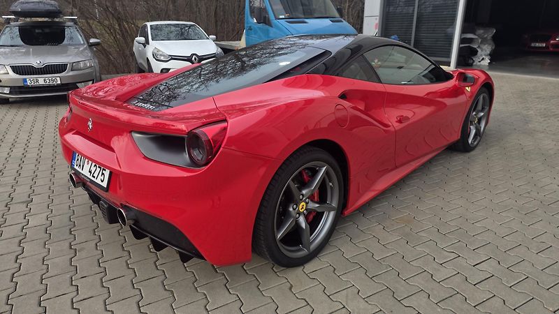 Ferrari 488 (2016) jako nové plný servis ZÁRUKA - fotka 4 z 16