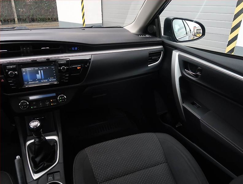 Toyota Corolla (2014) 1.6 Valvematic, Tempomat - fotka 8 z 17