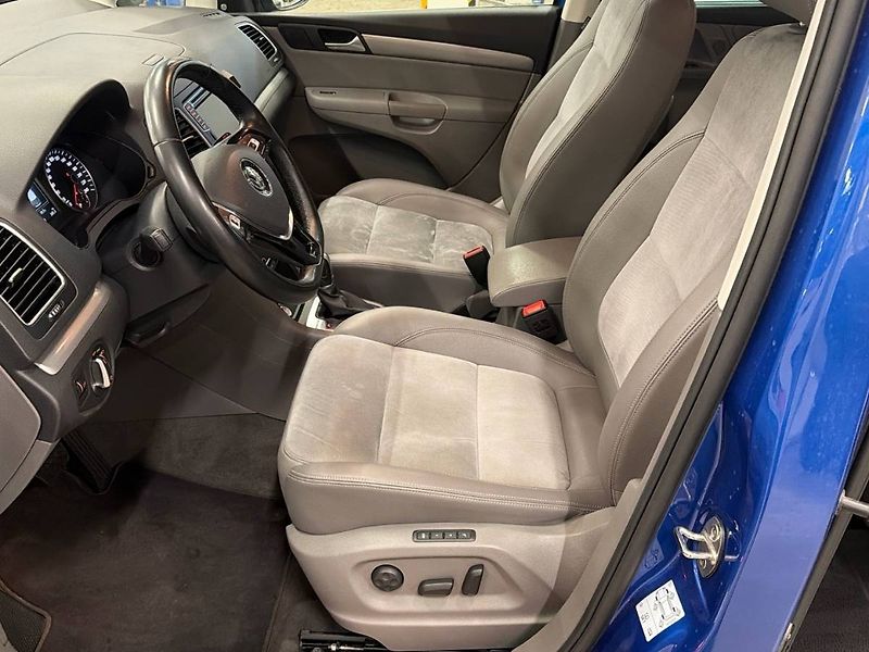 Volkswagen Sharan (2018) 2.0 TDI 7DSG 4MOTION Highline - fotka 16 z 27