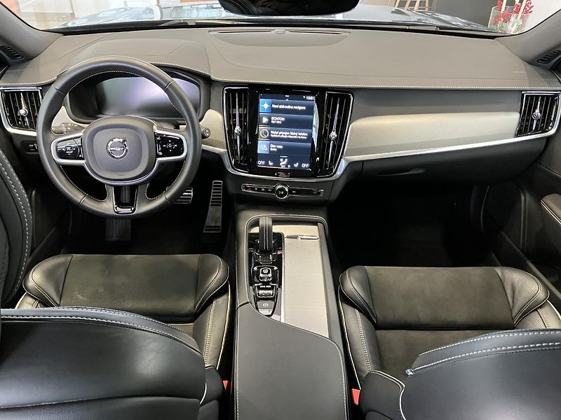 Volvo V90 B4 FWD R-DESIGN AT8 - fotka 17 z 30