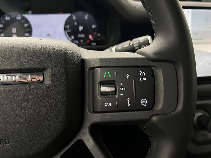 Land Rover Defender 110 D300 X-DYNAMIC SE AWD AUT  - fotka 26 z 48
