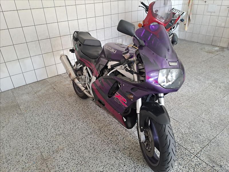 Suzuki GSX-R750 - fotka 5 z 8