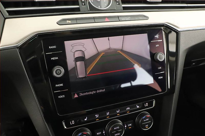 Volkswagen Passat (2018) 2.0 TDI, Kůže, Navi, Tempomat - fotka 10 z 20