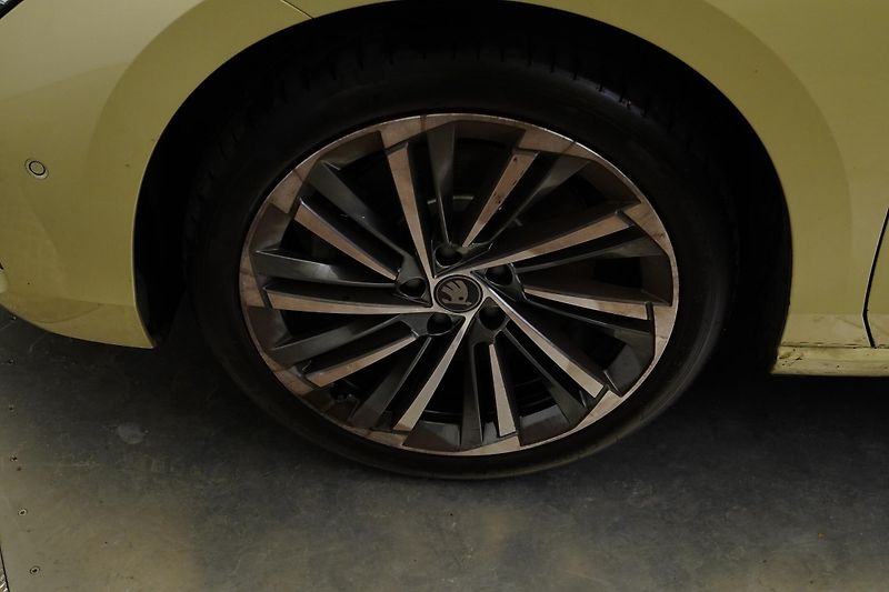 Škoda Superb - fotka 10 z 29
