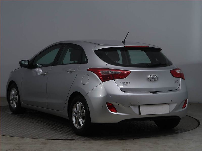 Hyundai i30 (2013) 1.6 CRDi, ČR,1.maj, Serv.kniha - fotka 4 z 6