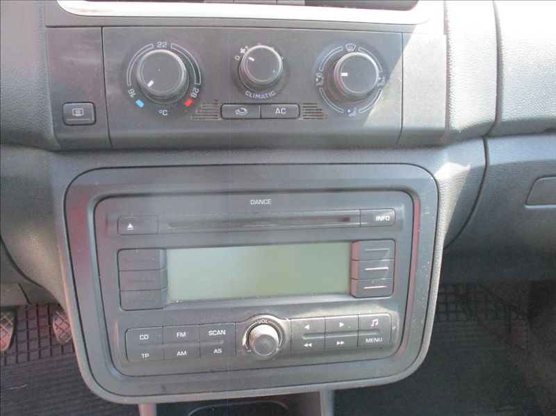 Škoda Fabia 1,4 i 16v, klima,rozvody,ABS, - fotka 14 z 19
