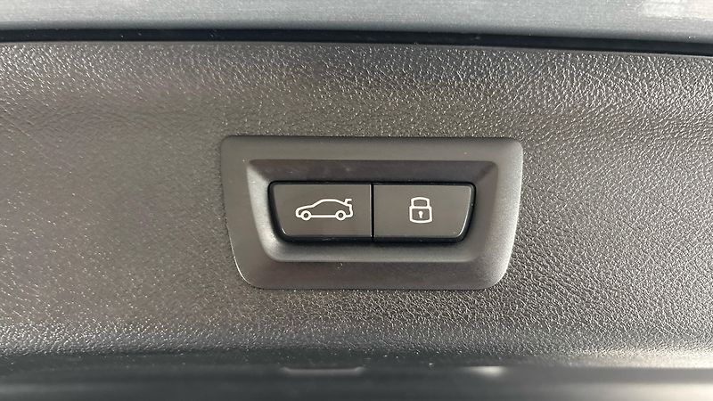 BMW Řada 5 540i AUT xDrive M-paket Tourin - fotka 20 z 34