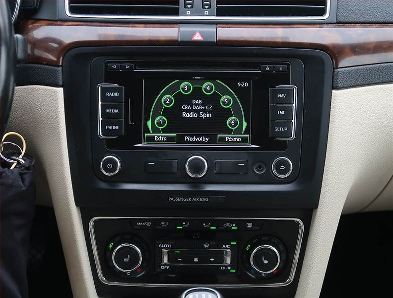 Škoda Superb (2013) Elegance 2.0 TDI, Navi - fotka 12 z 25