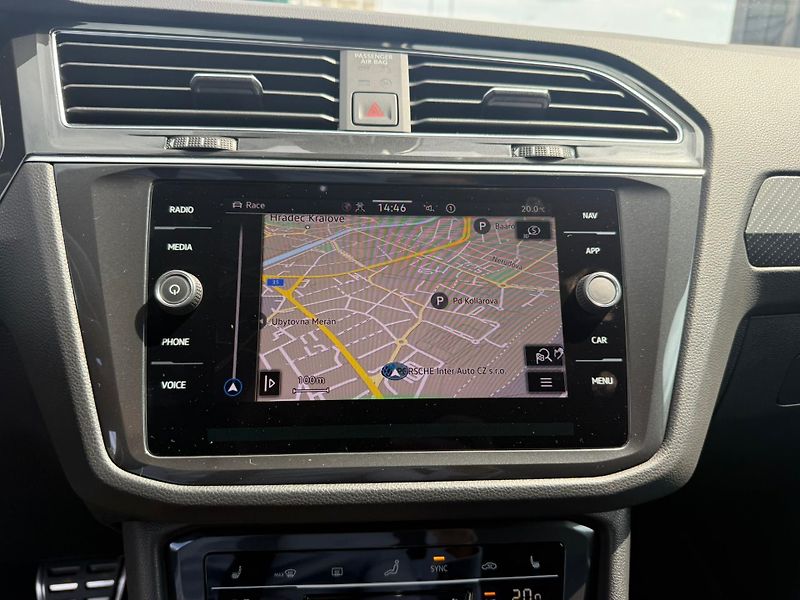 Volkswagen Tiguan R 2.0 TSI 235Kw DSG Akrapovič - fotka 13 z 27