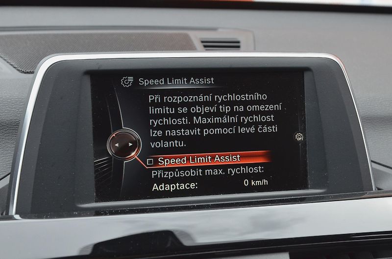 BMW X1 (2015) sDrive 18d 110kW SPORT / LED - fotka 32 z 39