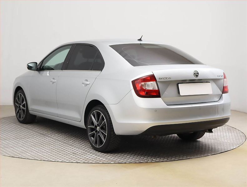 Škoda Rapid (2019) 1.0 TSI, Vyhř. sedaček - fotka 4 z 19