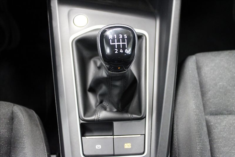 Volkswagen Golf 1,5 TSI EVO 96KW M6 1.MAJ. CZ - fotka 23 z 34