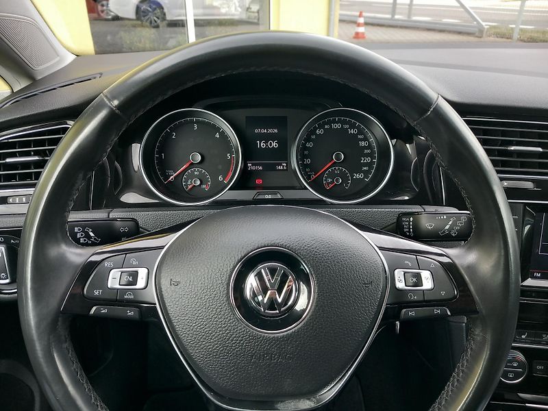 Volkswagen Golf (2013) VII 2,0TDi 110kw 1.MAJITEL - fotka 25 z 39