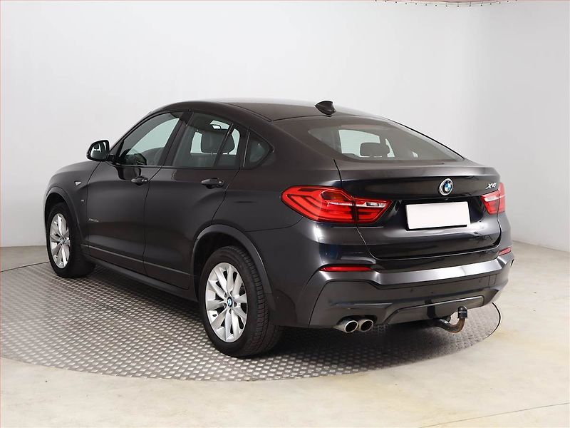 BMW X4 (2018) xDrive30d - fotka 4 z 19