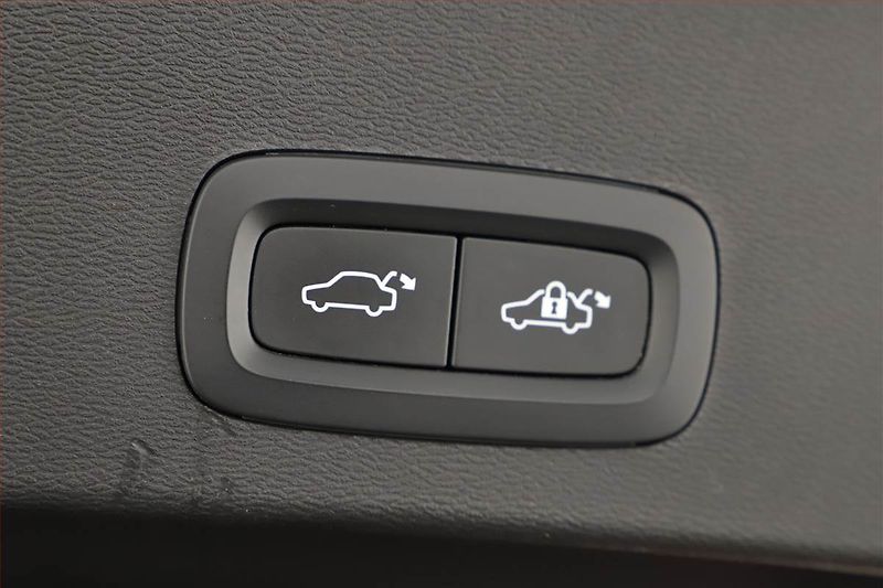 Volvo XC40 (2022) B3 - fotka 15 z 18