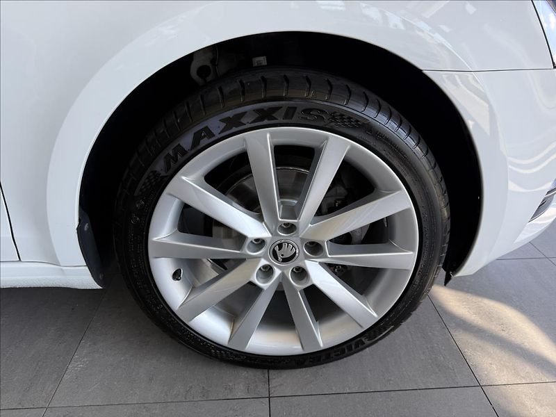 Škoda Octavia 2,0   TDI 110kW,DSG,SOLEIL,1.M - fotka 27 z 28