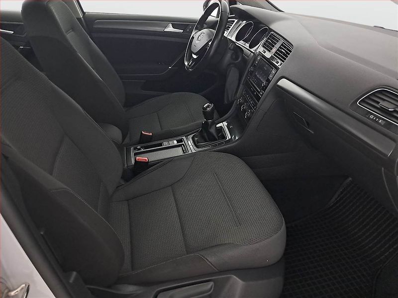 Volkswagen Golf (2018) 1.0 TSI, Tempomat - fotka 9 z 20