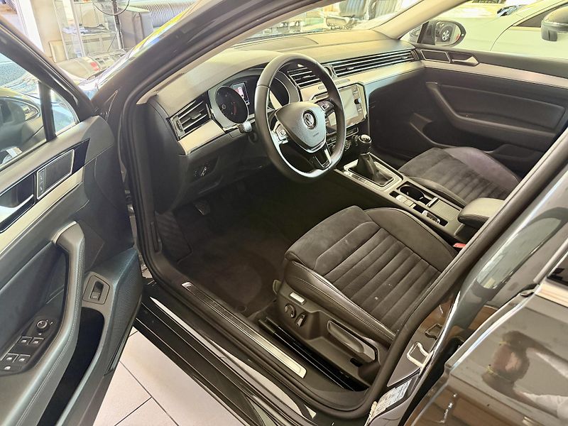 Volkswagen Passat 2.0TDI 110kW - fotka 7 z 17