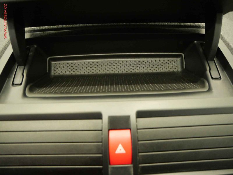 Škoda Octavia (2005) 1.9TDi, AC, výhřev sed. - fotka 16 z 23