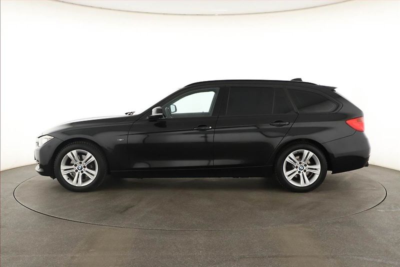 BMW Řada 3 (2013) 320 d xDrive, 4X4, Automat - fotka 3 z 17