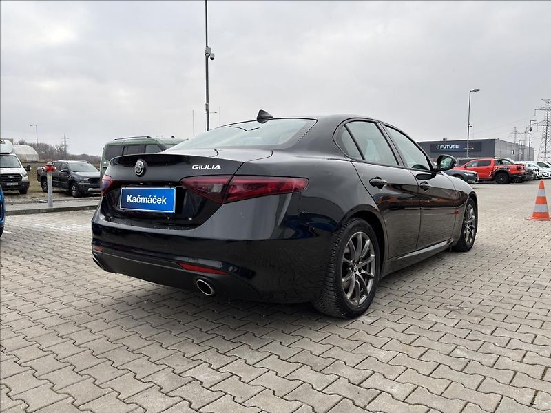 Alfa Romeo Giulia 2,2 JTDm 132kW 180 MT Super - fotka 5 z 37