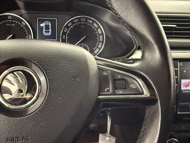 Škoda Superb 2,0 TDI ČR DSG NAVI CARPLAY - fotka 14 z 35