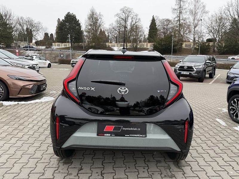 Toyota Aygo 1.5 Hybrid MC26 Style Smart - fotka 4 z 23