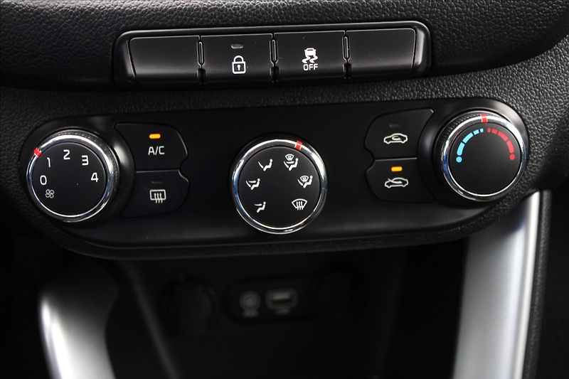 Kia Ceed 1,4 i  NOVÉ V ČR - fotka 12 z 21