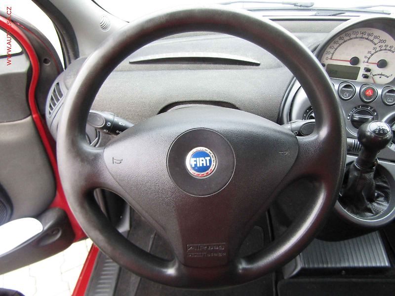 Fiat Multipla (2006) 1.9 JTD, ČR - fotka 15 z 17