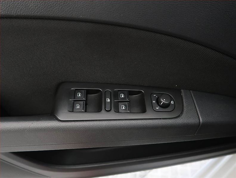 Škoda Superb (2015) Ambition 1.4 TSI, Xenony - fotka 18 z 18