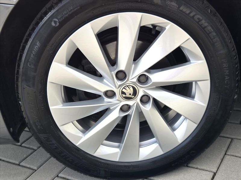 Škoda Octavia 2,0 TDi DSG Top Selection Tažn - fotka 23 z 25