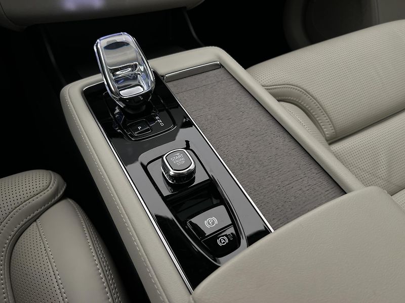 Volvo XC90 T8 AWD RECHARGE BRIGHT PLUS - fotka 29 z 56