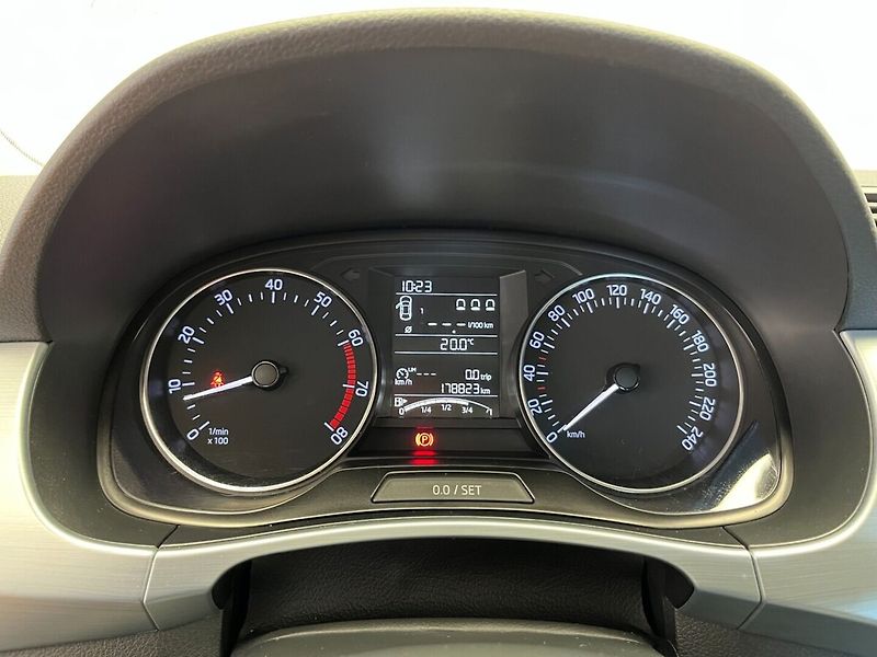 Škoda Fabia 1.2 TSI 81kW Ambition - fotka 14 z 29
