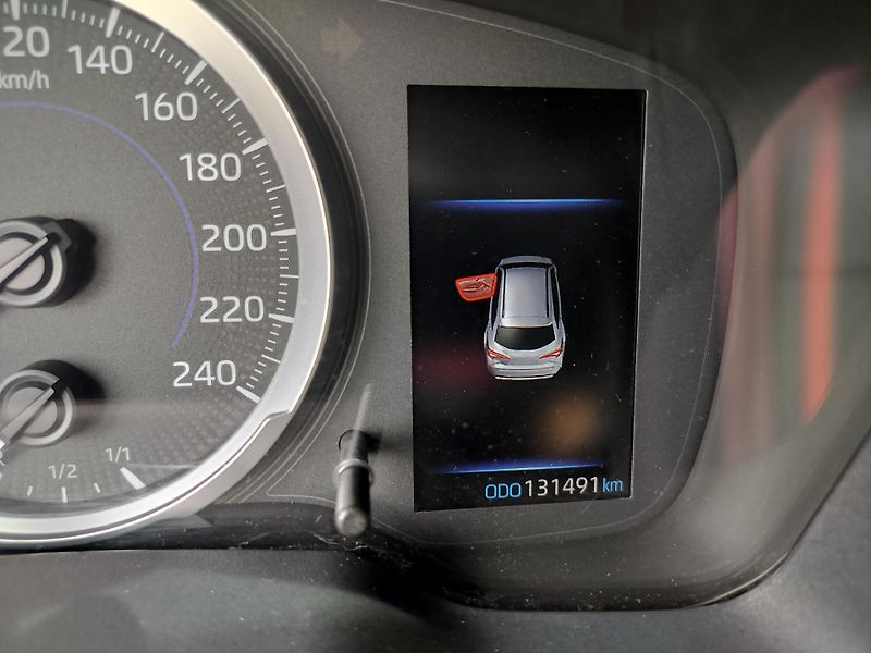 Toyota Corolla 1.8 hybrid business, navigace - fotka 14 z 29