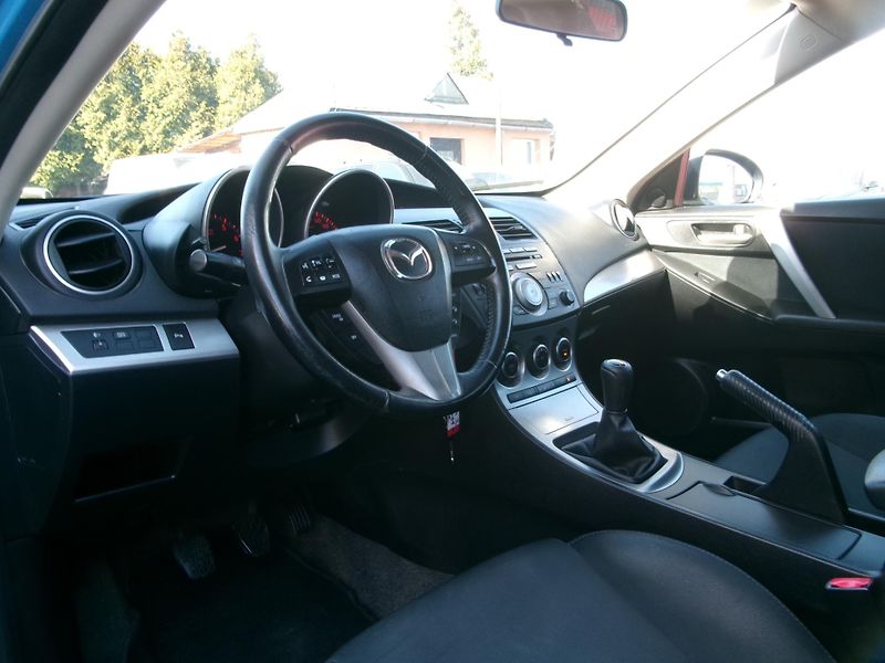 Mazda 3 (2011) 1,6i AC TEMP ALU BT - fotka 26 z 28