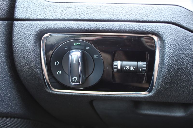 Škoda Superb 2,0 TDI  ELEGANCE,ROZVODY - fotka 12 z 33
