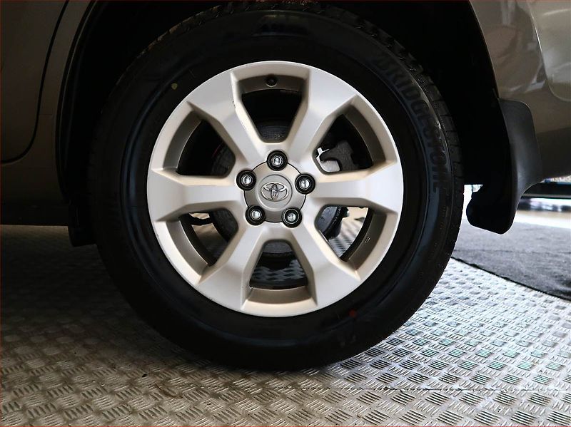 Toyota RAV4 (2011) 2.2 D-4D, 4X4, Tempomat - fotka 14 z 17