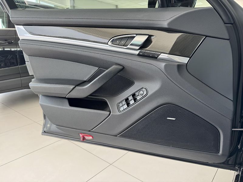 Porsche Panamera Diesel*221kW*Chrono*Webasto - fotka 26 z 33